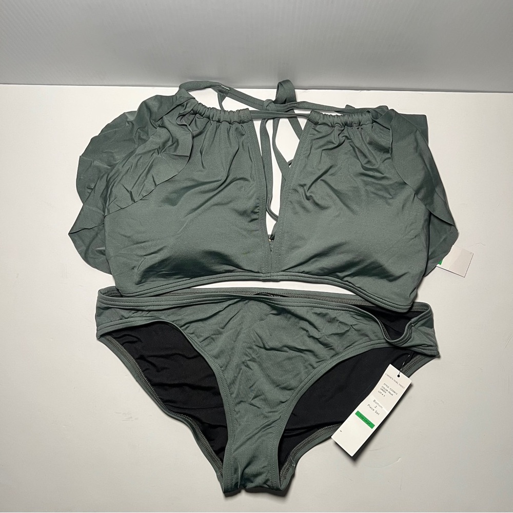 Carmen Marc Valvo Ruffle Two Piece Bathing Suit in Color Palm Green Size Large